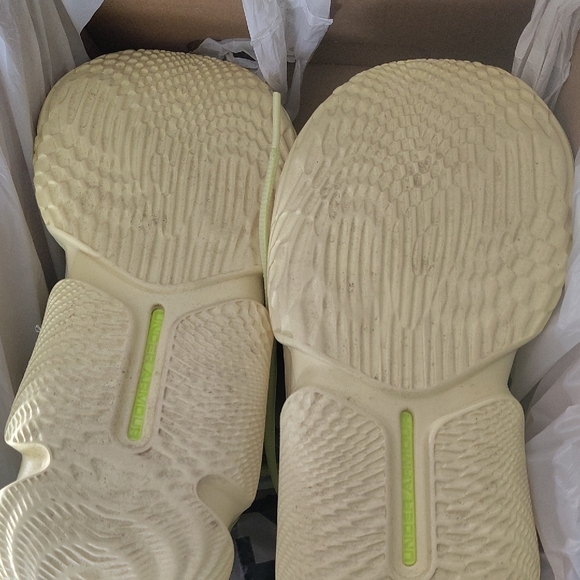 Under Armour Neon Yellow Athletic Shoes Size 8 - Picture 3 of 5